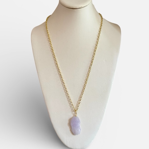 Carved lavender jadeite jade pendant & gold tone chain - Picture 1 of 7